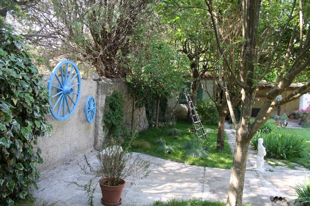 L'Abri Du Poete Bed & Breakfast Besse-sur-Issole Exterior photo